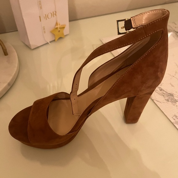 BRAND NEW VINCE CAMUTO SAKARI HEELS - Picture 4 of 5